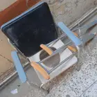 كرسي حمام وعكازت الي يحتاجهم لوجه الله يجي ياخذهم