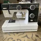 ماكينة خياطة