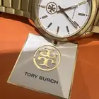 يوجد شنطه استخدام نظيف ماركه موسكينو وساعة توري بوش اصلي