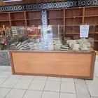 للبيع رفوف وسطيه ورفوف هرميه وطاوله عرض تمر