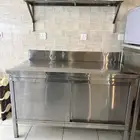 طاولات ودواليب وارفف استيل خاص للمطاعم والكوفيهات