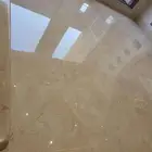 سوريون لجلي بلاط وجلي الرخام