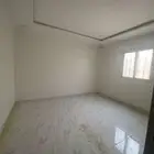 شقة 4 غرف للإيجار بحي الرمال بسطح   3500 ريال