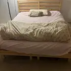 سرير ايكيا خشبي ومرتبة