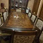 طاولة طعام مع دولابها فخمه وفاخره