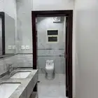 للبيع شقه جديده باثاث جوار التخصصي الحمراء