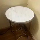 شاشه و طاولات للبيع