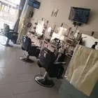 صالون حلاقه جاهز لتقبيل
