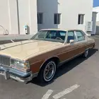 موتر كلاسيك نضيف ومخزن بونتياك بونوفيل 1979