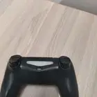 يده سوني 4 للبيع ومعاه شاحن يده