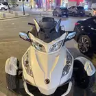 Can-Am Spyder RT موديل 2017 اللون أبيض لؤلؤي.