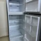 ثلاجه شبه جديده للبيع