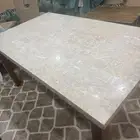 طاولة رخام