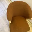 كرسي خشب وصوف