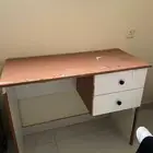 مكتبة للبيع