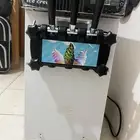 صانعة ايس كريم للمشاريع الصغيرة