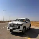 تويوتا لاند كروزر رقم 4 موديل 2025