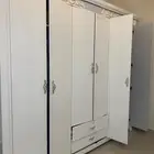 للبيع دولاب وسريرين وتسريحه