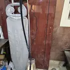صحون لتقديم الحلويات وكرسي اطفال وكوايه