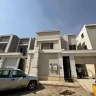 للإيجار فيلا مع شقتين في تنال الرمال