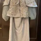 تنورة وبلوزة