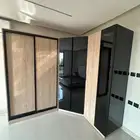 دولاب 7 درف وتسريحة و 2 كمدينات