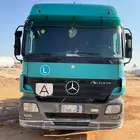 للبيع شاحنة تريلا مرسيدس موديل 2008 نظيف