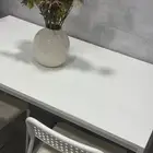 طاولة طعام حجم كبير مع كرسيين جديده ايكيا