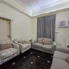 كنب صالة و طاولات قهوة وطاولة تلفزيون و جزامة ومرايا صغيرة