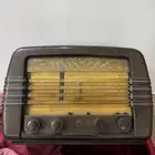 راديو قديم الصنع