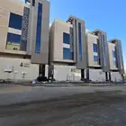 للبيع شقق علويه بملحق 7غرف VIPوسطح خاص من 590 ألف غرب الخميس