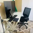 مكتب للبيغ مع كرسي متحرك