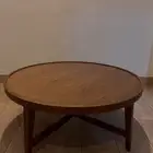 كنبة استرخاء مع طاولة قهوة