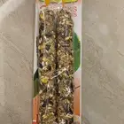 اكل مكافأة طيور الاعواد المقرمشة