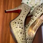 حذاء ذهبي مقاس 39