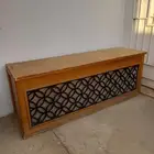 طاولة خشبية