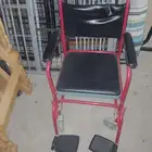 كرسي حمام متنقل واسطوانة اوكسجين طبي