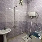 غرفة للإيجار بمدخل خاص   موقع مميز وراحة تامة