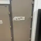 خزنه رقم سري و مفتاح متوفر في كبير و صغير مقاسات جوده متين