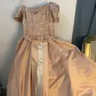 للبيع فستان