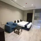 شقة فندقية غرفة وحمام بمطبخ داخلي مؤثثة وفاخرة بخميس مشيط