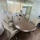 غرفة اجتماعات مع 6 كراسي