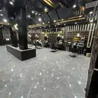 صالون حلاقة للتقبيل بكامل معداته