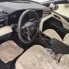 كامري 2025 LE هايبرد. تيتانيوم