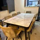 طاولة طعام وفريزر وبرادة ودولاب