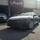 تويوتا كامري ال اي 2025 اللون اسود اقل الاسعار