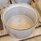 أواني طبخ كبيرة