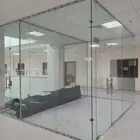 زجاج سكريت زجاج مكاتب تفصيل مكاتب زجاج درابزين زجاج شاور