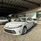 تويوتا كامرى LE 2025 لون ابيض لولوى ولون اسود