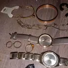 ساعتين نسائيه و خواتم واكسسوارات ومحفظه 40 ريال